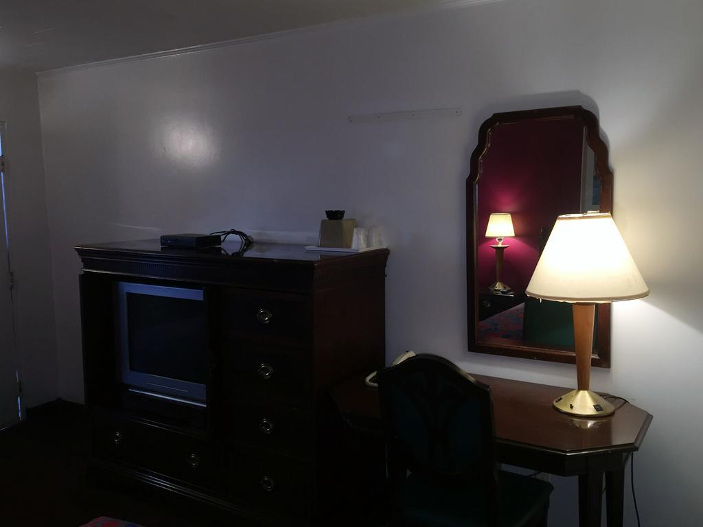 Budget Inn Wrightstown Esterno foto